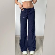 Nikes Track Pants, Nike Retro Track Pants, Old School Nike Pants, Black Nike Track Pants Outfit, Track Bottoms Outfit Women, Nike Navy Track Pants, Vintage Joggers Outfit, Nike Blue Pants, Navy Blue Nike Track Pants