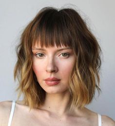 Take a peek at these 30 hairstyles for large foreheads. Whether you need bangs for a larger forehead or want to know how to hide a big forehead, we've got you covered. Hide A Big Forehead, Best Hairstyles For Big Foreheads, Large Forehead Hairstyles, Flattering Hairstyles, Pedro Pascal, Best Hairstyles