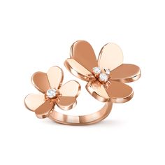 Van Cleef & Arpels - Frivole Between the Finger ring - Ring Woman Pink gold/Diamond - Like so many flowers dancing in the breeze, the Frivole® creations by Van Cleef & Arpels stand out with their graphic and airy aesthetic. Mirror-polished 18K gold or diamonds bestow a singular radiance upon heart-shaped petals. Like so many flowers dancing in the breeze, the Frivole® creations by Van Cleef & Arpels stand out with their graphic and airy aesthetic. Mirror-polished 18K gold or diamonds bestow a si