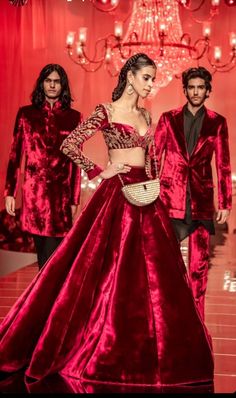 Gorgeous Lehenga, भारतीय दुल्हन संबंधी, डिजाइनर कपड़े, Fashion Week Winter, Lehenga Design, Indian Wedding Fashion, Velvet Dress Designs, Bridal Lehenga Collection