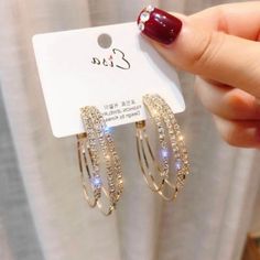 These Stunning Hoop Earrings,Are A Perfect Statement Piece For Any Look. They Can Be Dressed Up To Go With A Formal Dress Or Dressed Down For A Classy Casual Look.Cubic Zirconia Sparkle And Give A Feeling Of Elegance Paired With The Multi-Circle Design, Which Is Reminiscent Of The Ever Popular Infinity Symbol, Making This A Great Gift To Give The Lady In Your Life To Show You Care. Perfect Gift: This Earrings Will Be A Special Gift For Friends, Wife, Daughter, Mother, Sister, Perfect Gift For Ch Gold Rhinestone Earrings, Sweet Earrings, Open Hoop Earrings, Rock Jewelry, Trendy Fashion Jewelry, Fancy Jewellery, Large Hoop Earrings, Birthday Jewelry Gift, Fancy Jewelry