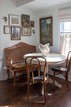 How to carve out extra space for a small breakfast nook including small space furniture and decorating ideas. Breakfast Nook Reading Area, Kitchen Table Next To Window, Southern Style Breakfast Nook, Cafe Table Breakfast Nook, Small Cottage Breakfast Nook, Small Corner Dining Area Ideas, Square Table Breakfast Nook, Small Table And Two Chairs, Antique Dining Room Built Ins