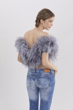 "SGinstar Zara Off Shoulder Feather Top Feather Cocktail Topper Feather Topper 🌸Made to order 🌸Please check my sizes chart before ordering 🌸Length of this top is almost your waist over the navel 🌸 Top have a sleeves decorated with ostrich feathers 🌸zipper closure on the back side 🌸Top made with ostrich feathers 🌸Color: more than 18 colors 🌸Dry clean only SGinstar Size Guide UK4/US0/EU32/AU4 Bust 31\"(78cm.) Waist24\"(60cm.) Hips33\"(83.5cm.) UK6/US2/EU34/AU6 Bust32\"(80.5cm.) Waist25\"(6 Bachelorette Brunch, Feather Crop Top, Brunch Nyc, Feather Top, Feather Tops, Pink Feathers, Colorful Feathers, Feather Dress, White Feathers