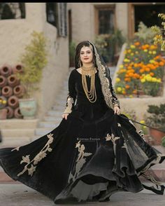 Black Salwar Suit, Black Salwar, Dress Boutiques, Modern Bridal Dress, Bridal Maxi, Salwar Suits Party Wear, Pakistani Formal Dresses, Black Halloween Dress, Bridal Dresses Pakistan