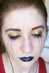 Fake Tears Makeup, Tears Makeup, Blood Tears, Smudged Makeup, Goth Prom, Fake Tears, Halloween Makeup Pretty, Black Tears, Dramatic Makeup