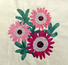 applique livingstone daisy flower block pattern. 1 of more than 55 flower blocks by Ruth Blanchet Livingstone Daisy, Appliqué Flowers, Hexagon Quilt Pattern, How To Quilt, Applique Flower, Applique Flowers, Livingstone, Hexagon Quilt, Flower Packaging