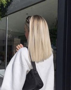 Platinový Blond, Summer Blonde Hair, Blonde Haircuts, Straight Blonde Hair, Light Blonde Hair, Blonde Hair Inspiration, Blonde Hair Looks, Hair Stylies, Hair Stylist Life