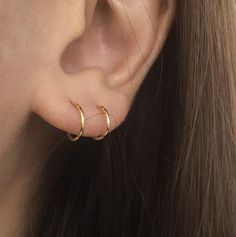 One Ear Piercing, 2nd Ear Piercing, Second Ear Piercing, Piercing Chart, Double Ear Piercings, Pretty Ear Piercings, Cute Ear Piercings, Lobe Piercing, Gold Ear Cuff