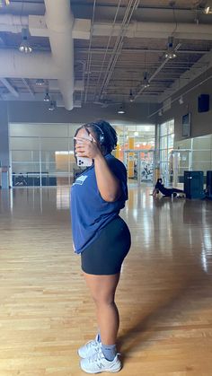 Gym Fit Plus Size, Gym Plus Size Aesthetic, Plus Size Workout Outfits Gym, Mid Size Gym Girl, Plus Size Weight Lifting, Plus Size Gym Aesthetic Girl, Plus Size Gym Girl, Gym Fits Black Women