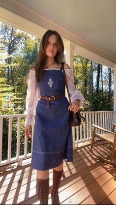 70s Cottagecore Fashion, 70s Jean Dress Outfit, 90s Modest Outfits, Whimsical Business Casual, Aesthetic Easter Outfit, Business Casual Outfits Boho, Cottagecore Casual Outfit, 70s Summer Aesthetic Outfits