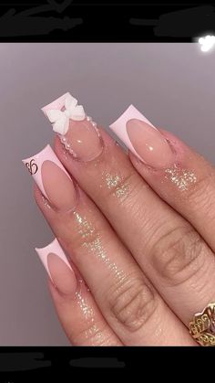 Cute Nail Inspo Medium Length, Flowers On Short Nails, Medium Length Nails Birthday, Short Nail Designs Initials, Short Nails With An Initial, Nail Ideas For Work, Pink Nails W Initial, Pink Quince Nails Simple, Light Pink Nails With Initials