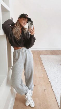 Winter Sweats Outfit, Cute Comfy Outfits Lazy Days, Cute Sweats Outfit, Outfits Lazy Days, Lazy Sunday Outfit, Comfy Outfits Lazy, Cozy Clothes, Outfits Lazy, Luxury Lifestyle Girly