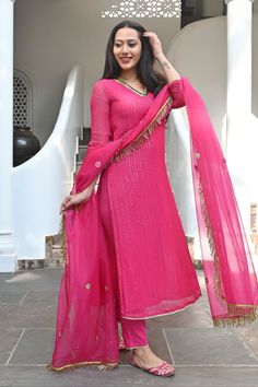 Style Outfits Summer, Summer Vibes Aesthetic, Indian Bride Outfits, Anarkali Dress Pattern, Simple Kurta Designs, Traditional Indian Dress