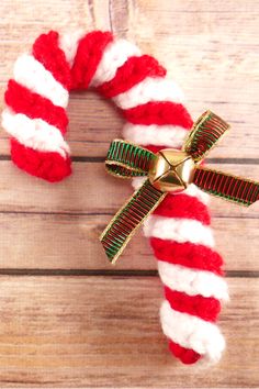 crochet candy cane Crochet Curlicue, Glue Craft, Crochet Videos Tutorials, Gift Toppers, Pattern Library, Crochet Stitches Tutorial, Floral Wire, Crochet Videos