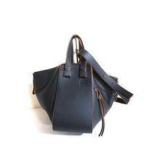 Loewe Hammock Small Bag Leather Bag Black [Size Details] Height: Approx. 25cm Width: Approx. 29cm Depth: Approx. 13.5cm Shoulder Belt: Approx . 110cm Hammock Bag Loewe, Loewe Hammock, Loewe Bags, Shoulder Belt, Loewe Bag, Small Bag, Hammock, Leather Bag, Black Color