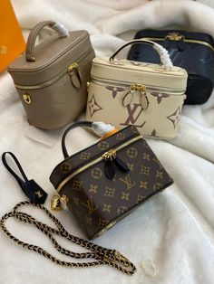 Gucci Art, Designer Purses And Handbags, Trendy Purses, Luxury Bags Collection, Shoes Outfit Fashion, Belt Jewelry, Luxury Purses