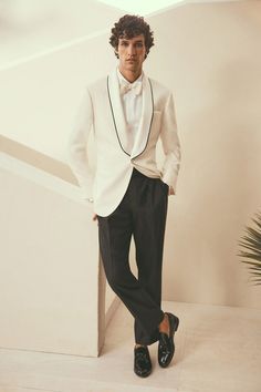 Brunello Cucinelli Spring 2024 Menswear Fashion Show | Vogue Gq Usa, Resort Wear Men, Mens Street Style Summer, Holiday Outfits Summer, 2024 Menswear, Brunello Cucinelli Men, 2024 Spring Summer, Fashion Suits For Men, Mens Fashion Streetwear