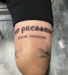 a man with a tattoo on his leg that says no pressure, know pressure and two birds