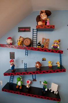 #decoraçãogeek #decoraçãogeekfaçavocêmesmo #decoraçãogeeksala Mario Home Decor, Floating Shelves Gaming Room, Nintendo Game Room Ideas, Mario Shelf, Mario Cube, Sala Nerd, Super Mario Decor, Adult Game Room, Small Game Room Ideas