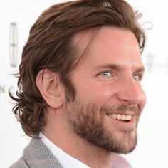 Bradley Cooper Haircut, Bradley Cooper Hair, Haircut Thick Hair, Mens Medium Length Hairstyles, Short Hairdos, Bradley Cooper, Mens Hairstyles Short