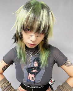 Patchy Hair Dye, Y2k Mullet, Wavy Hair Dye Ideas, Fun Hair Cuts, Short Hair Color Ideas Unique, Cool Hair Styles, Harajuku Hair, Funky Hair, Cool Hair