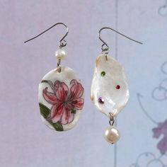 Feel the Harmony of Tradition and Nature with Handcrafted Japanese Earrings 🌸 Hello! I'm an artisan from Japan, and I create these earrings by hand.   Each shell and pearl is handpicked during beachcombing in Kyushu, Southern Japan, and carefully hand-painted with designs inspired by traditional Japanese art and culture. These unique asymmetrical earrings are a perfect blend of nature and artistry. 🌿 Features: - One earring showcases a delicate, hand-painted floral design inspired by Japanese art.   - The other sparkles with premium Czech rhinestones, thoughtfully chosen to match the artwork.   - Crafted with hypoallergenic surgical steel hooks, ideal for sensitive ears.   - Versatile design pairs beautifully with casual outfits, kimono, or yukata.   👘 Versatile Design for Any Occasion Japanese Earrings, Earrings Japanese, Seashell Design, Traditional Japanese Art, Asymmetrical Earrings, One Earring, Art And Culture, Denver Co, Sensitive Ears