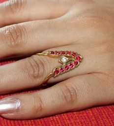 South Indian Pattern Wedding Rings for Women Wedding Rings For Couples, Best Wedding Rings, Marriage Rings, Types Of Wedding Rings, Stylish Couples, Rings For Couples, Antique Gold Jewelry Indian, Antique Jewellery Designs