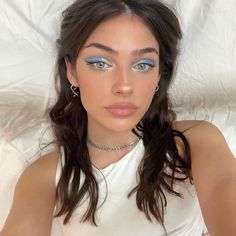 Smink Inspiration, Dope Makeup, Makeup Eye Looks, Blue Eyeshadow, Blue Makeup, Prom Makeup, Makeup Eyeliner, Eyeshadow Looks, Pretty Makeup