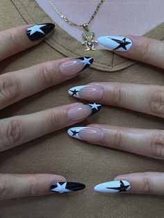 Verschiedenfarbig  Collar    Bunte Nägel Embellished Black And White Nail, Black And White Nail Designs, Nail Tape, Nagel Tips, Y2k Nails, Fake Nails With Glue, White Nail Designs, Nail Swag, White Nail