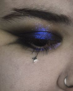 Smudgy Smokey Eye, Pretty Eyes Makeup, Kesha Inspired Makeup, Sparkly Goth Makeup, Eye Gloss Makeup, Dramatic Blue Eye Makeup, Cool Eye Makeup Looks Creative, Blue Makeup Looks Hooded Eyes, Cute Masks Aesthetic