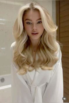 Inspiration, long blonde hair, long face frame layers, blonde hair blowout with volume Beige Blond, Bridal Hair Down, Bombshell Hair, Long Hair Color, Blonde Hair Inspiration, Blowout Hair, Blonde Hair Looks, Voluminous Hair, Amazing Photo