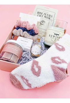 Rose Petal Face Mask, Pink Gift Basket, Lady Aesthetic, Buttered Rum, Diy Best Friend Gifts, Spa Box, Hot Buttered Rum, Cute Gifts For Friends, Sugar Cubes