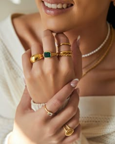 Creative Jewelry Photography Models, Ring Model Photography, Jewllery Ideas Photography, Jewelry Aesthetic Photography, Jewelry Photoshoot Model, Jewelry Photography Model, Jewelry Model Photography, Jewelry Model Poses, Jewellery Product Shoot