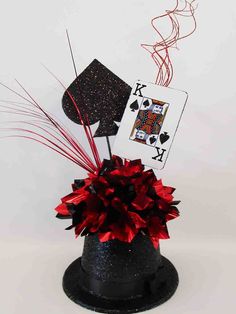 King of spades Top Hat centerpiece - Designs by Ginny Card Centerpieces, Casino Themed Centerpieces, Centerpieces For Weddings, Casino Birthday Party, Vegas Theme Party, Casino Birthday, Las Vegas Party, Casino Theme Party Decorations, Vegas Theme