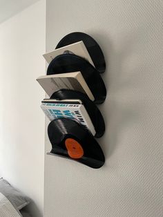 Vinyl Diy Ideas, Cool House Accessories, Odd House Decor, Cool Things For House, Home Decor Items Creative, Vinyl Bookshelf, Vynil Design, Cool Stuff For Your Room, Vinyl Holders