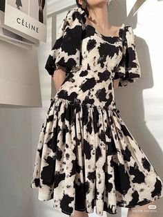 Silk Pleated Dress, Simple Frock Design, Simple Frocks, Trendy Dress Outfits, Korean Fashion Dress, Fashion Dresses Casual, Looks Chic