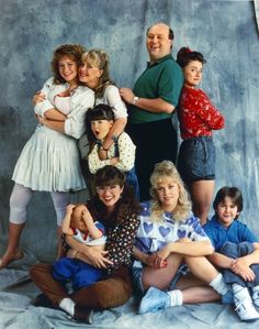 Just The Ten Of Us Cast Pose in Group Picture Photo Print Image 1 Large Family Love, Modern Family Love, Heather Langenkamp, 70s Photoshoot, Vintage Family Photos, Andie Macdowell, Vintage Family, Family Picture Poses, Group Picture