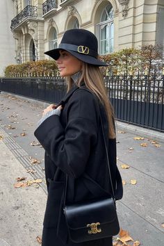 Effortless style, elegant style, black coat, winter coat, celine bag, smart casual outfit, boots, winter outfit, winter trend, winter fashion, winter outfits, brunch outfit, minimal outfit, minimal outfit ideas, minimal style, hairstyles, fashion, outfit ideas, aesthetic, european fashion, fashion trends, christmas outfit, old money, old money outfit, quiet luxury, fashion ideas, parisian style, parisienne, french fashion, street fashion, street style, credit: Angelina.Lilienne Winter Outfits Brunch, Boots Winter Outfit, Quiet Luxury Fashion, Minimal Outfit Ideas, Angelina Lilienne, Style Parisienne