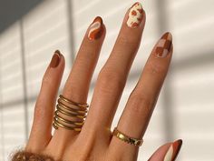 ’70sInspired Nail Art Ideas for 2021 Brown Nail Art, Nail Design Glitter, Brown Acrylic Nails, Brown Nails Design, Simple Fall Nails, Retro Nails, November Nails, Cute Nails For Fall, Thanksgiving Nails