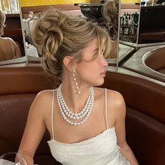 Deb Hair Styles, Cute Prom Hair Short, Prom Hairstyle Up, Updo Hair Prom, Hair Up Elegant, Hair Up Elegant Hairstyles, Prom Hair White Girl, Hairstyle Prom Short Hair, Prom Hairstyles For Thinner Hair Updo