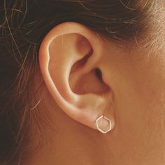 This a wonderfully simple and minimalistic earring for everyday use. These open hexagonal Studs are 9mm in diameter making it a perfect and understated piece. It is made with solid sterling silver, 14k gold filled, and 14k rose gold filled. These are all great options if you have sensitive ears! <> Outer diameter - 9mm <> Materials - .925 Sterling Silver, 14k Gold-Filled, 14k Rose Gold-Filled, 14k Gold, 14k White Gold, & 14k Rose Gold <> Posts measure 10mm in length <&gt Gold Minimalist Jewelry, Gold Bond, Gold Filled Earrings, Jewelry Sterling Silver, Geometric Jewelry, Rose Gold Earrings, Gold Filled Jewelry, Perfect Gift For Her, Ear Jewelry