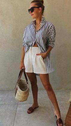 Neutral Dressing, Bali Outfits, Lydia Tomlinson, Capsule Wardrobe Casual, Look Jean, Oversized Shirts, Feminine Fashion, Ootd Ideas, Bohol