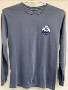 That moment a fish leaves the briny San Francisco Bay and finds itself momentarily airborne above the waves.100% cotton garment dyed long sleeve shirt will shrink no further with washing. Large back print and right hand breast small print. Shirt made by Comfort Colors. Casual Long Sleeve Washed T-shirt, Washed Long Sleeve Relaxed Fit T-shirt, Casual Long Sleeve Shirt With Screen Print, Washed Blue Crew Neck Tops With Screen Print, Washed Cotton Long Sleeve T-shirt, Long Sleeve Washed Cotton T-shirt, Blue Soft-washed Long Sleeve T-shirt, Cotton Tops With Back Print For Surfing, Long Sleeve Washed T-shirt Relaxed Fit