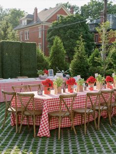 a table set up with red and white checkered cloths for an outdoor party