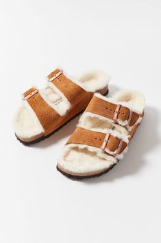 Birkenstock Brown, Suede Slides, Mens Leather Sandals, Birkenstock Women, Casual Footwear, Birkenstock Sandals, Birkenstock Arizona, Birkenstock Shoes, Suede Sandals