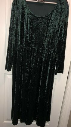 Vintage All That Jazz, A Chirus Line Co. Emerald Green Crushed Velvet Midi Dress XL. No size tag, but I wear an XL or size 16 and this fit very well. Multiple measurements in item details all taken with dress laid out flat. Beautiful dress for Christmas season, great quality. Dress For Christmas, Velvet Midi Dress, All That Jazz, Dress Xl, Crushed Velvet, Christmas Dress, Christmas Season, Beautiful Dress, Xl Dress