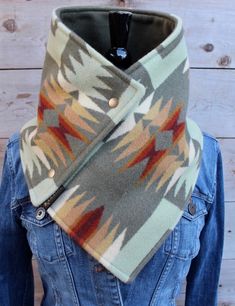 Scarf Wearing Styles, Wool Cowl, Cowgirl Accessories, Country Style Outfits, Cute Country Outfits, Western Outfits Women, Small Sewing Projects, Pendleton Wool, Cowl Pattern