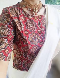 Kalamkari Blouses, Saree Necklace, Beautiful Neck Designs, Womans Outfit, Kalamkari Blouse Designs, Choli Blouse Design