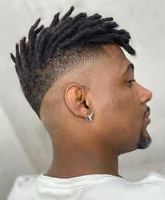 Dreadlocks with Taper Fade Black Men With Curly Hair, Health Pics, Hair Study, Hairstyles For Black Men, Dreadlocks Hairstyles, Afro Hairstyles Men, Men With Curly Hair, Speaker Projects, Dreadlock Hairstyles For Men