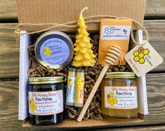 Honey Gift Basket Ideas, Honey Gift Basket, Honey Gift, Honey Products, Handmade Lip Balm, Honey Gifts, Beeswax Lip Balm, Honey Dipper, Beeswax Candle